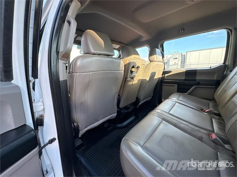 Ford F-250 驾驶室与内部