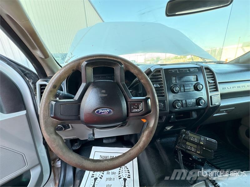 Ford F-250 Tovornjaki s kesonom/platojem