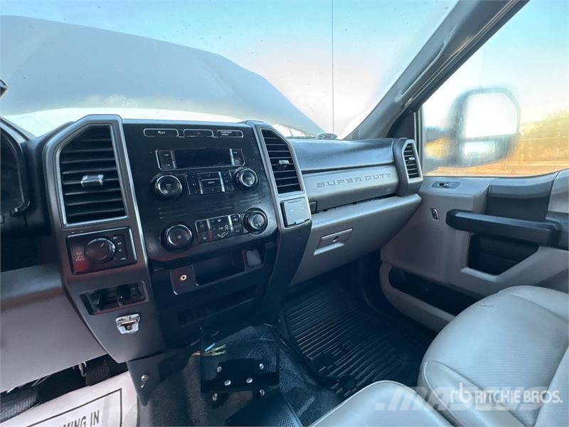 Ford F-250 Platformas/izkraušana no sāniem