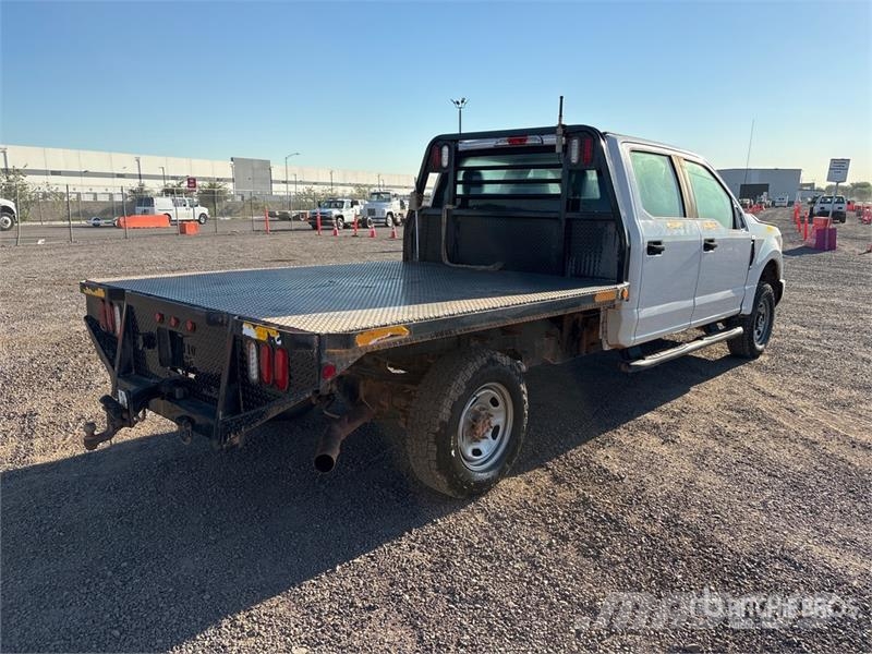 Ford F-250 Tovornjaki s kesonom/platojem