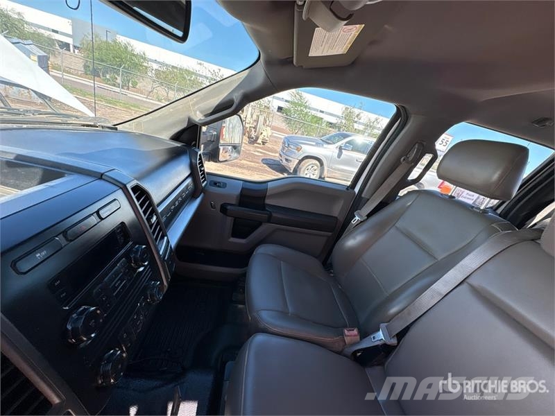 Ford F-250 Cabins and interior