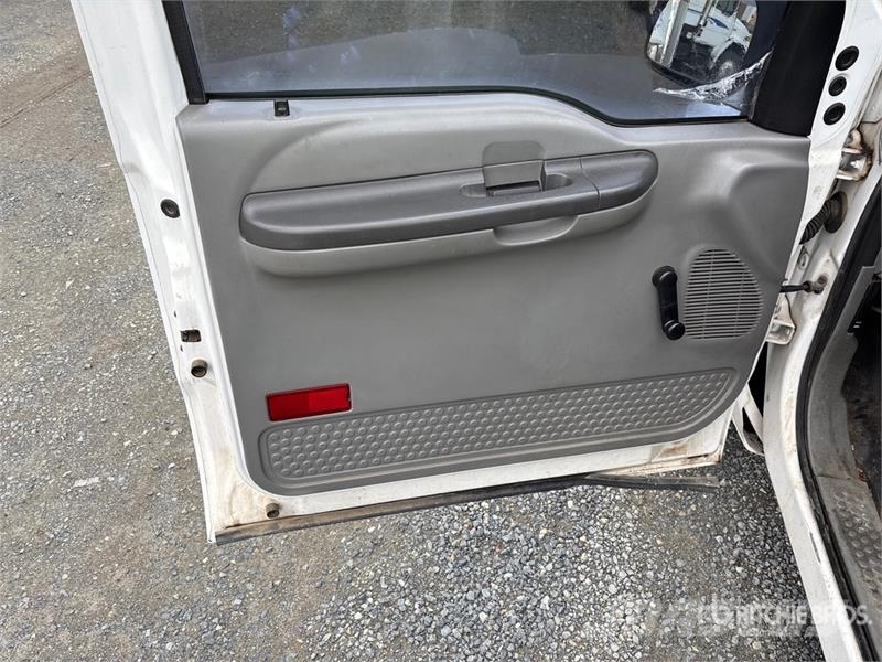 Ford F-250 4x2 Crew Cab Pickup Drugi