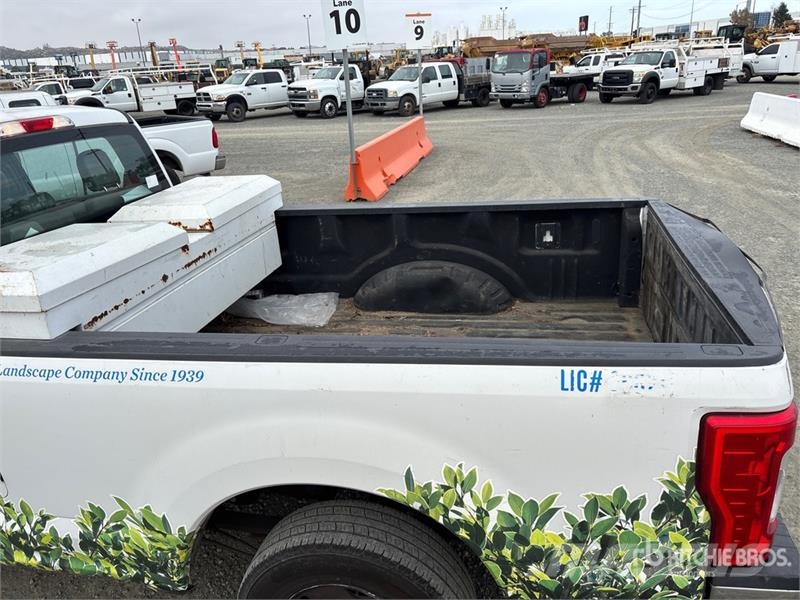 Ford F-250 4x2 Crew Cab Pickup Прочие фургоны