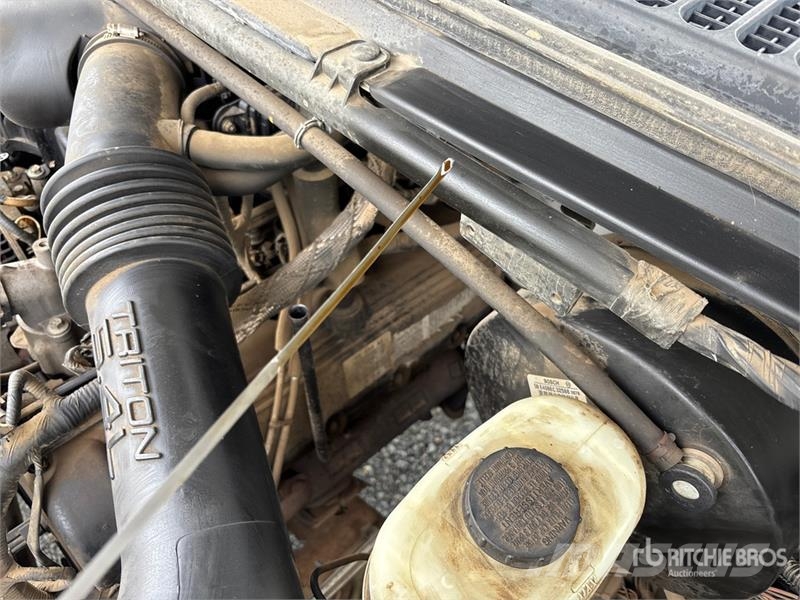 Ford F-250 4x2 Crew Cab Pickup Drugi