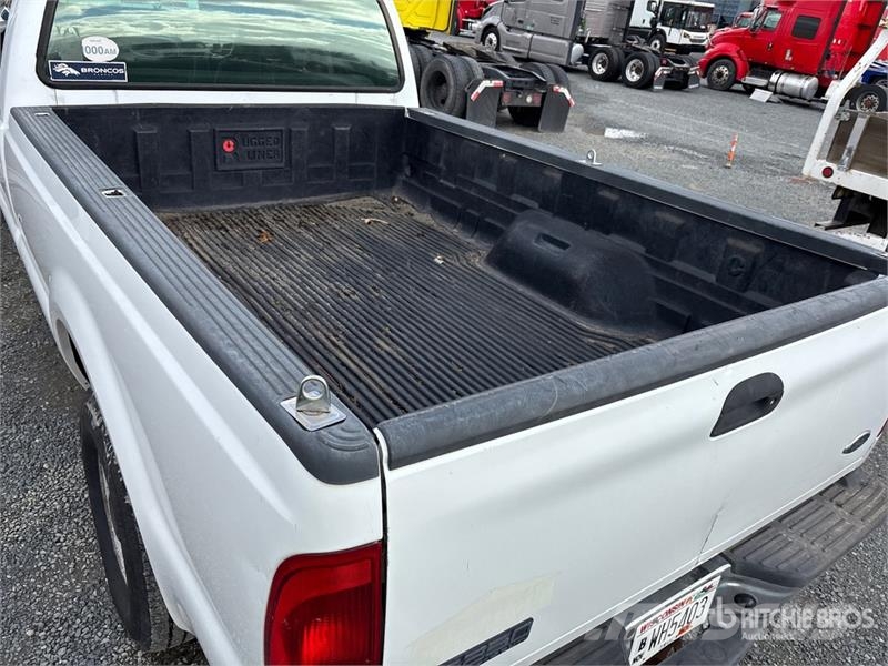Ford F-250 4x2 Crew Cab Pickup Drugi