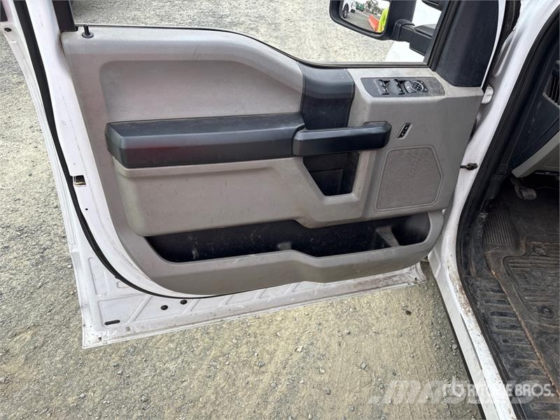 Ford F-250 4x2 Crew Cab Pickup Прочие фургоны