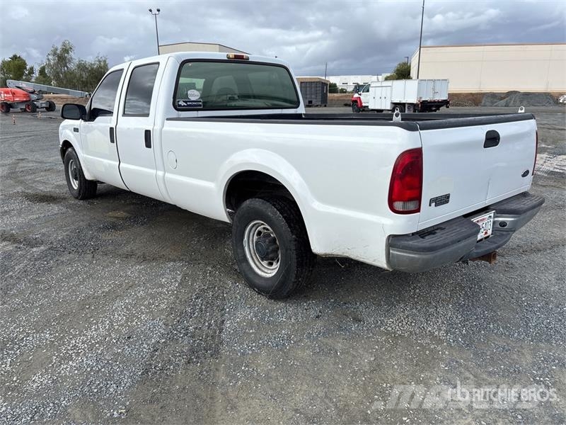 Ford F-250 4x2 Crew Cab Pickup Drugi