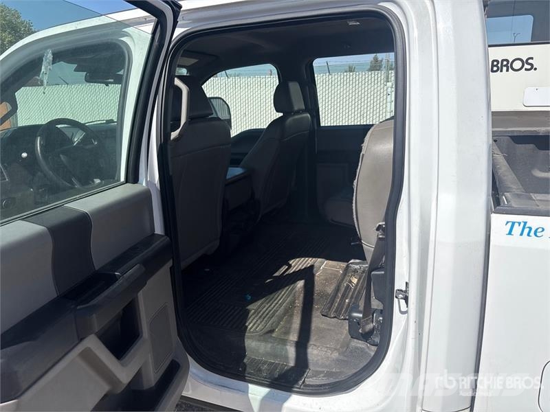 Ford F-250 4x2 Crew Cab Pickup Άλλα Vans