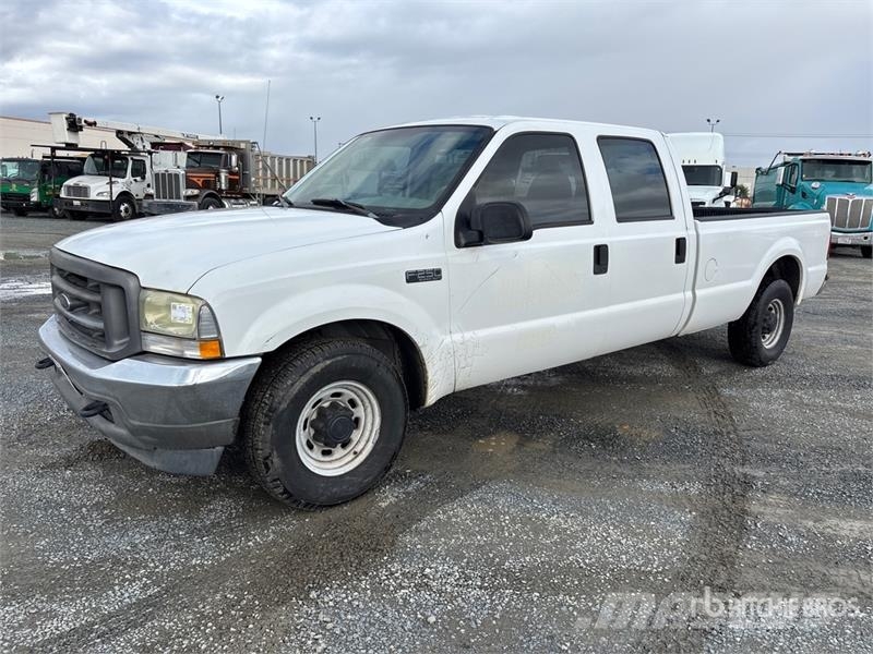 Ford F-250 4x2 Crew Cab Pickup Drugi