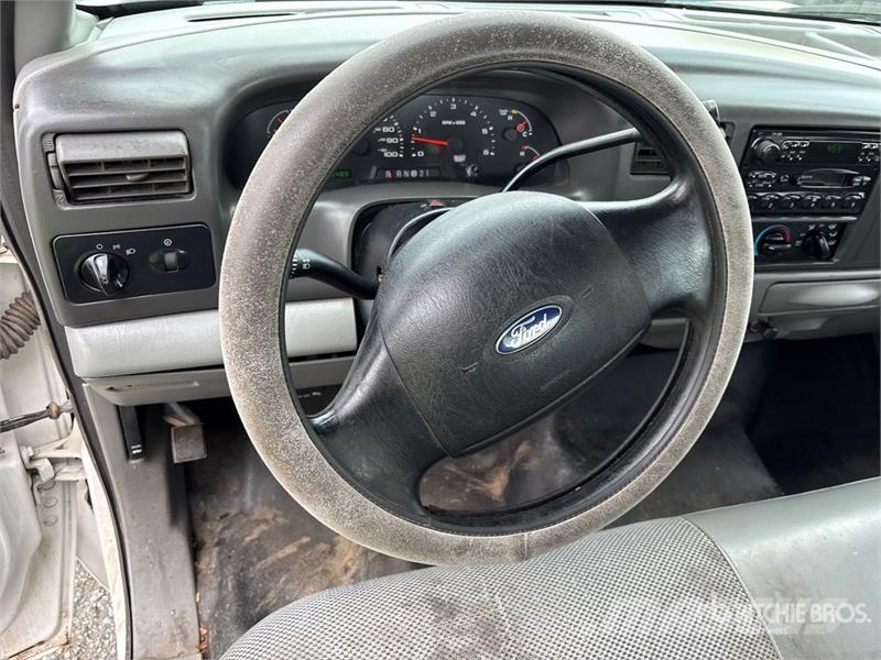 Ford F-250 4x2 Crew Cab Pickup Drugi