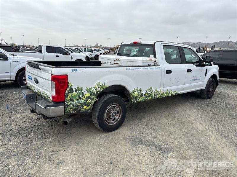 Ford F-250 4x2 Crew Cab Pickup Прочие фургоны