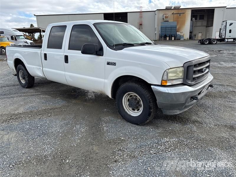Ford F-250 4x2 Crew Cab Pickup Drugi