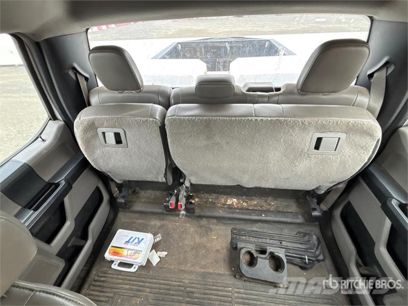 Ford F-250 4x2 Crew Cab Pickup Прочие фургоны