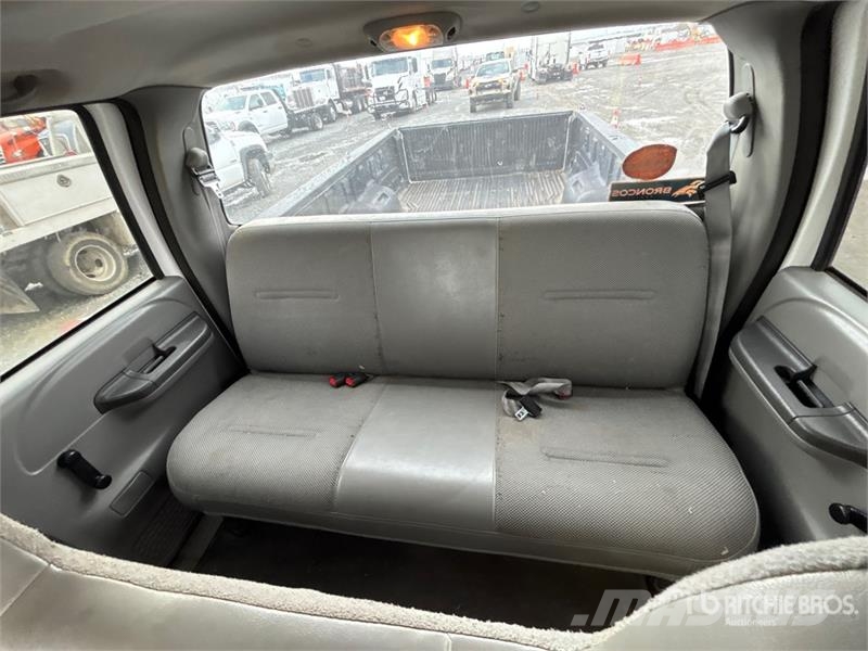 Ford F-250 4x2 Crew Cab Pickup Drugi