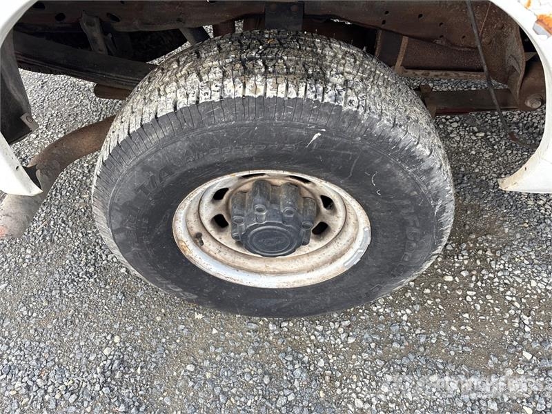 Ford F-250 4x2 Crew Cab Pickup Drugi