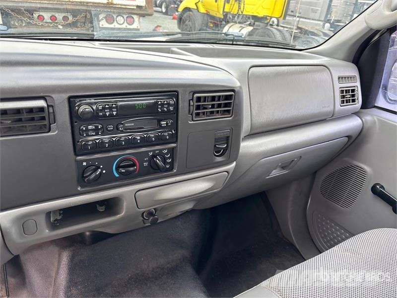 Ford F-250 4x2 Crew Cab Pickup Drugi
