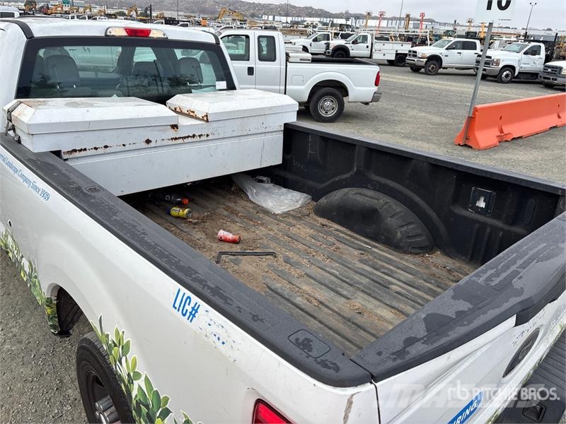 Ford F-250 4x2 Crew Cab Pickup Прочие фургоны