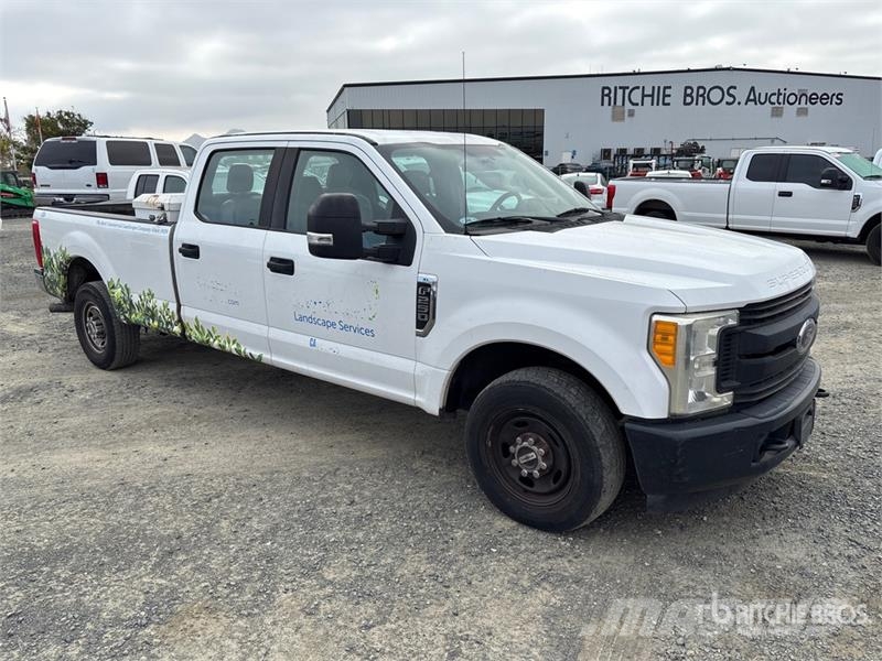 Ford F-250 4x2 Crew Cab Pickup Прочие фургоны