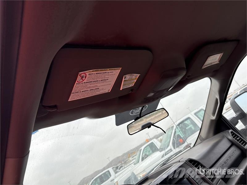 Ford F-250 4x2 Crew Cab Pickup Прочие фургоны