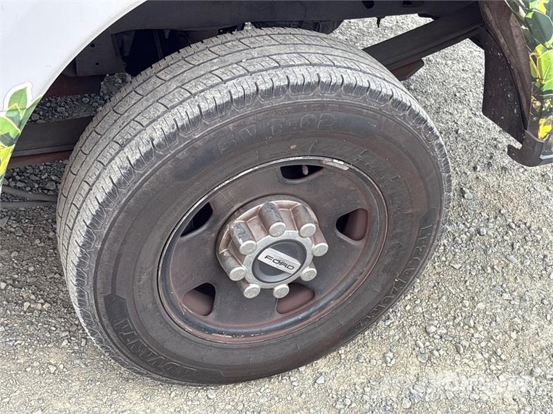 Ford F-250 4x2 Crew Cab Pickup Прочие фургоны
