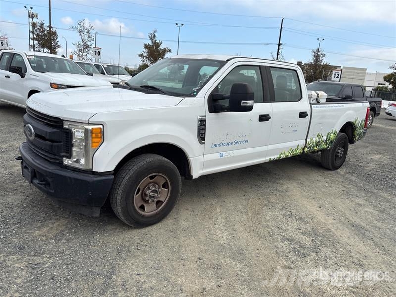 Ford F-250 4x2 Crew Cab Pickup Прочие фургоны