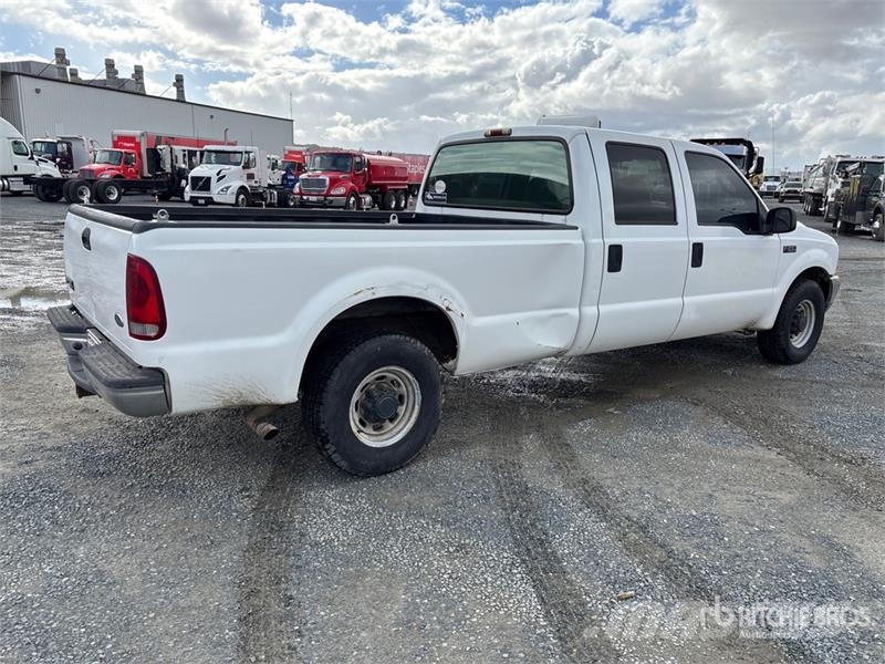 Ford F-250 4x2 Crew Cab Pickup Drugi