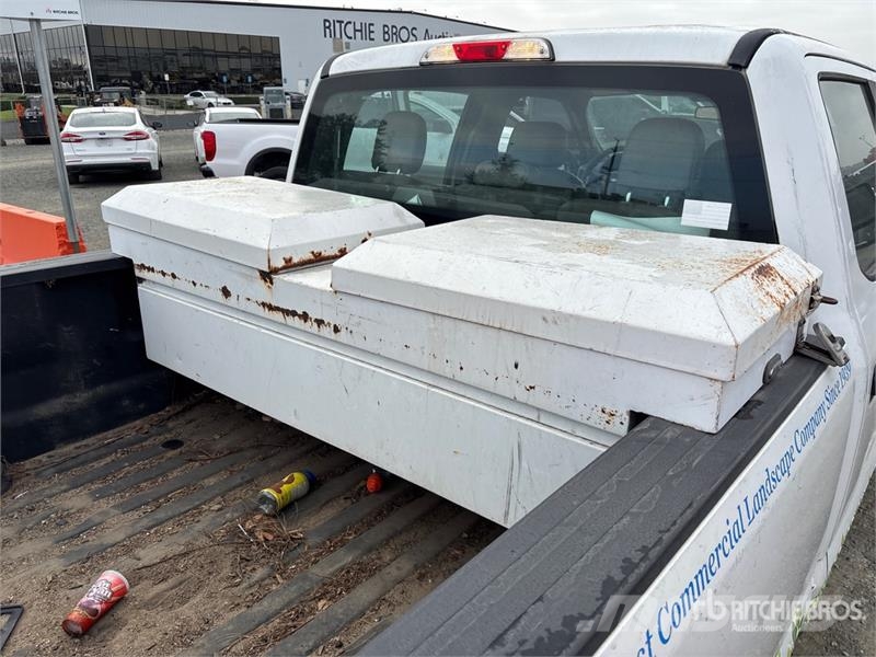Ford F-250 4x2 Crew Cab Pickup Прочие фургоны