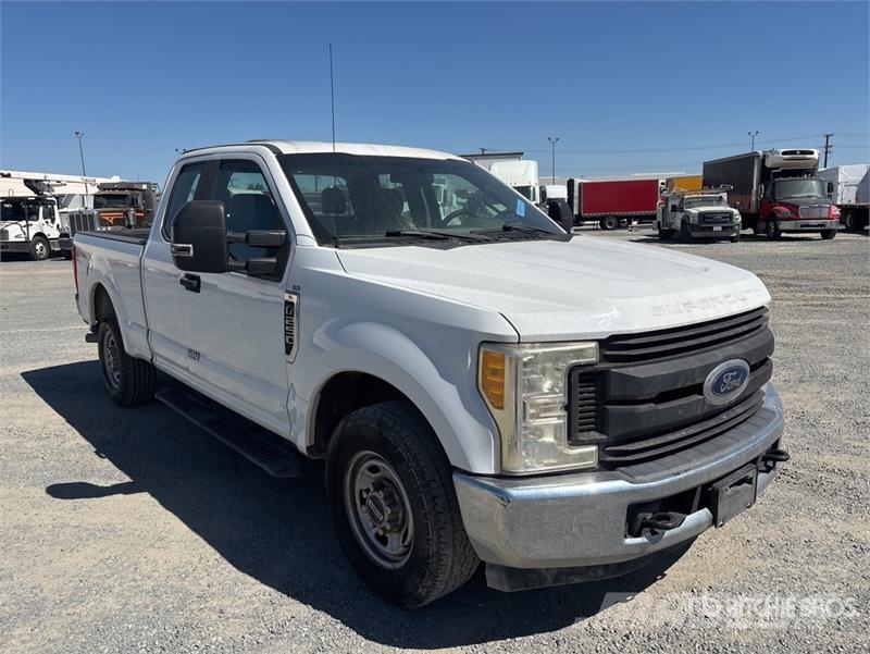 Ford F-250 4x2 Extended Cab Pickup その他