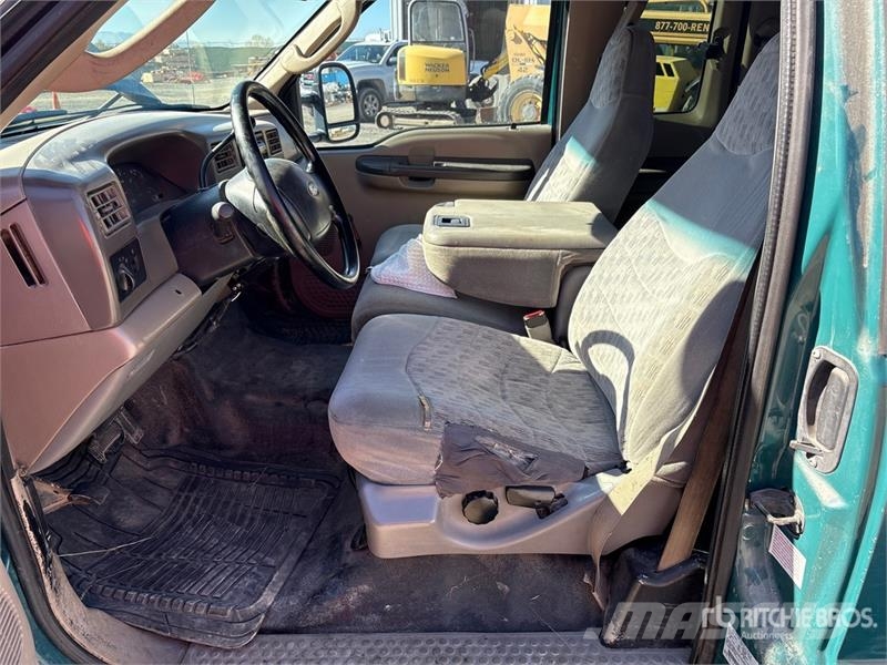 Ford F-250 4x2 Extended Cab Pickup Drugi