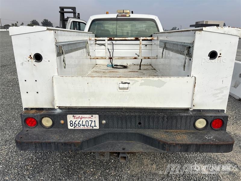 Ford F-250 4x2 Extended Cab Utility Truck شاحنات خفيفة/مفصلية الجوانب
