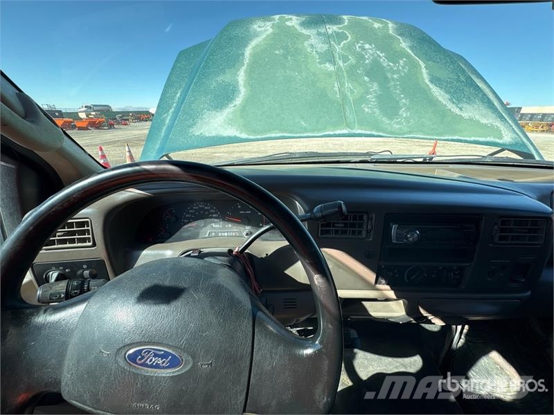 Ford F-250 4x2 Extended Cab Pickup Drugi