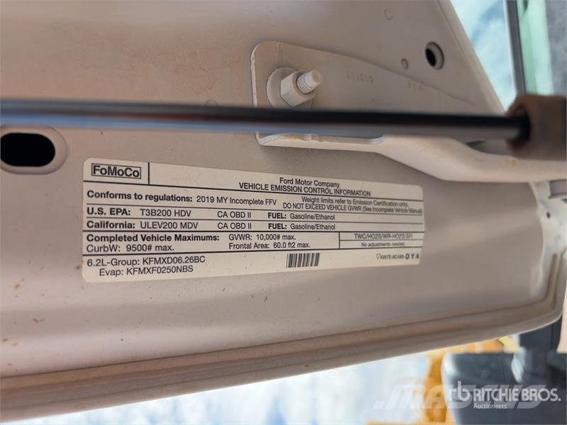 Ford F-250 4x2 Extended Cab Utility Truck Пикапи
