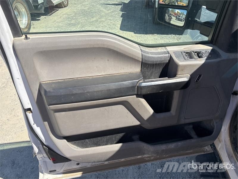 Ford F-250 4x2 Extended Cab Pickup その他