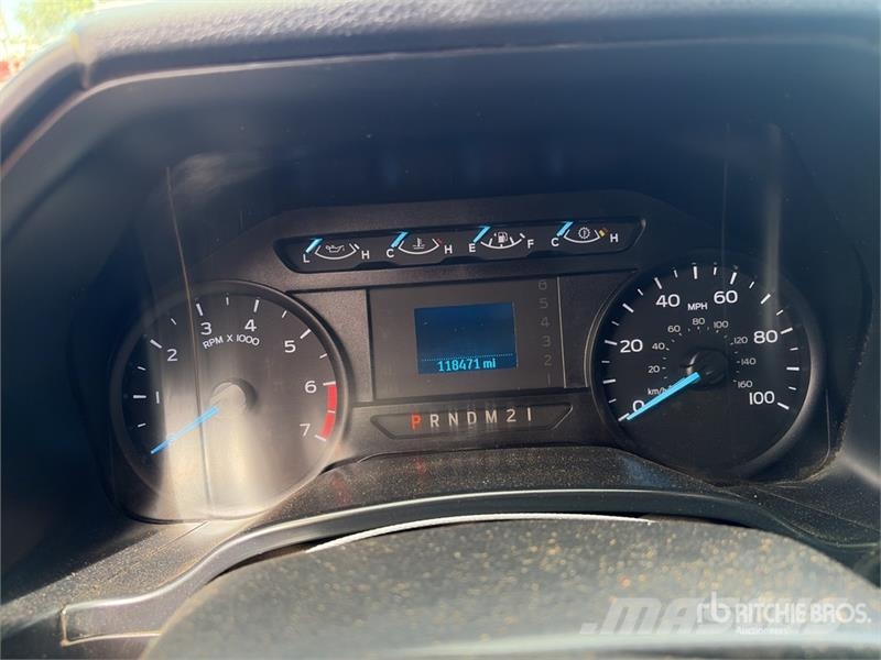 Ford F-250 4x2 Extended Cab Utility Truck Пикапи