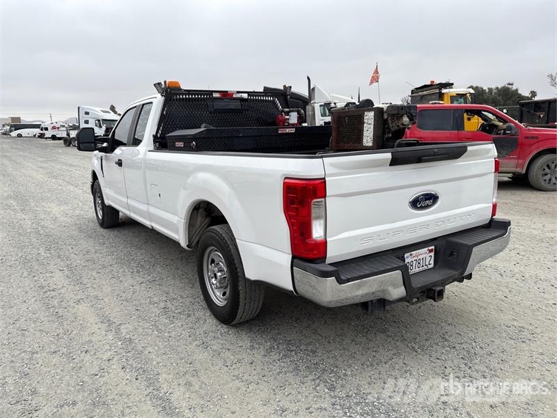Ford F-250 4x2 Extended Cab Pickup Outro