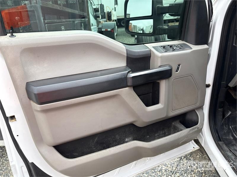 Ford F-250 4x2 Extended Cab Pickup Outro