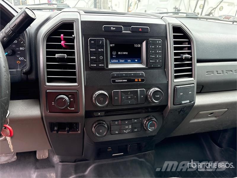 Ford F-250 4x2 Extended Cab Pickup Outro