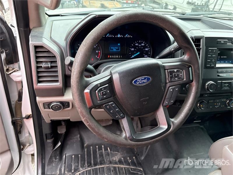 Ford F-250 4x2 Extended Cab Pickup Outro