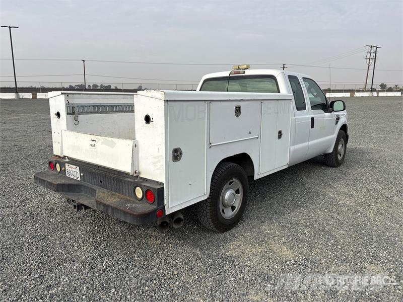 Ford F-250 4x2 Extended Cab Utility Truck شاحنات خفيفة/مفصلية الجوانب
