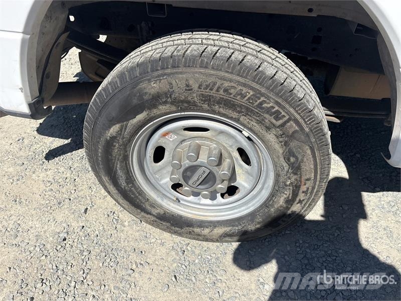 Ford F-250 4x2 Extended Cab Pickup その他