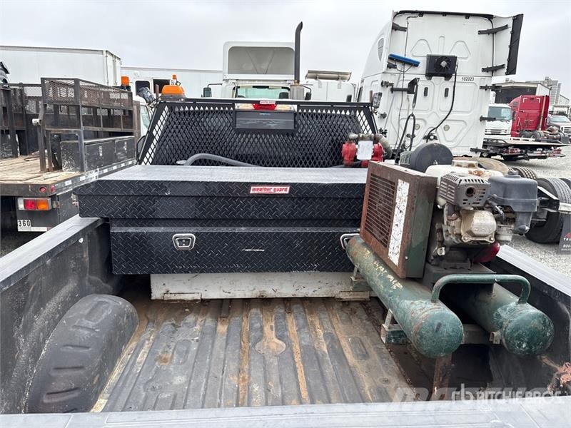 Ford F-250 4x2 Extended Cab Pickup Outro