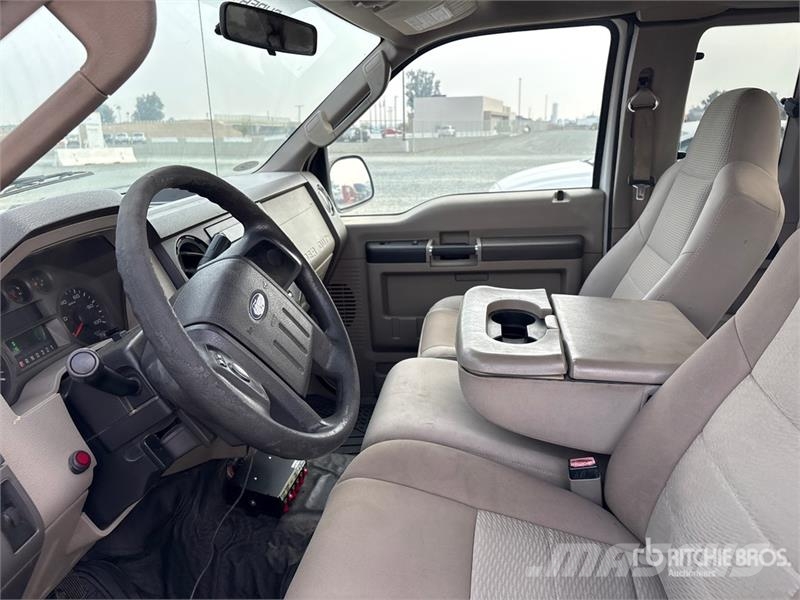 Ford F-250 4x2 Extended Cab Utility Truck شاحنات خفيفة/مفصلية الجوانب