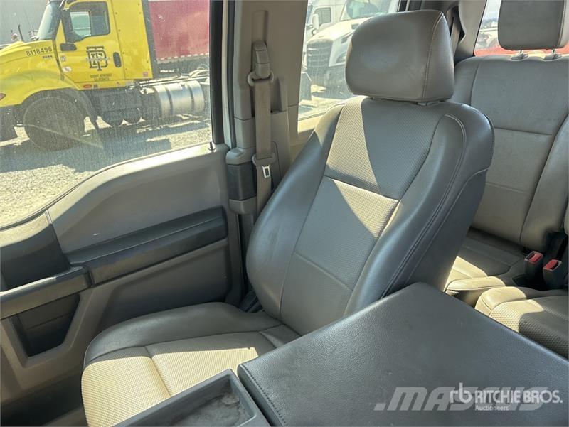 Ford F-250 4x2 Extended Cab Pickup その他