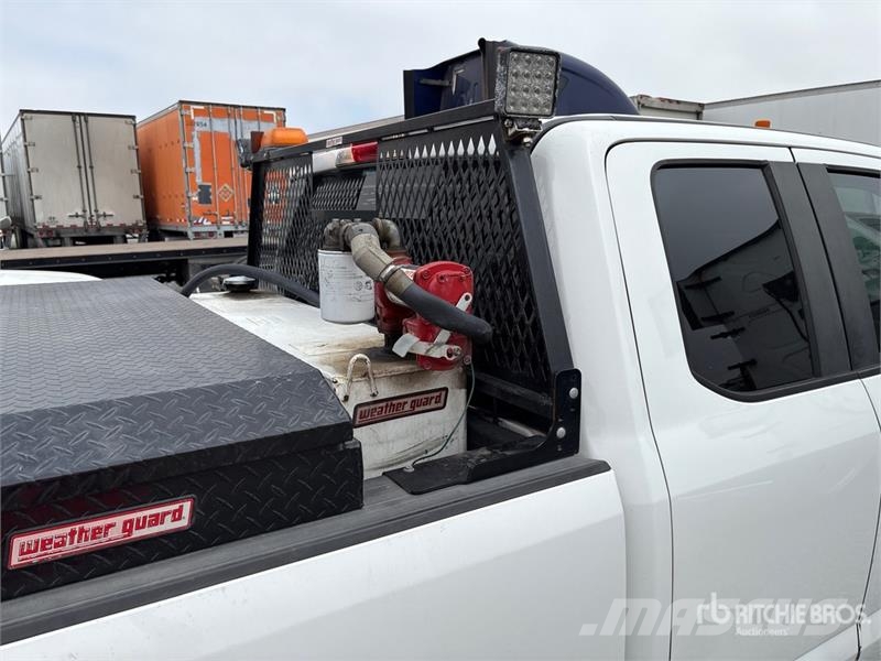 Ford F-250 4x2 Extended Cab Pickup Outro
