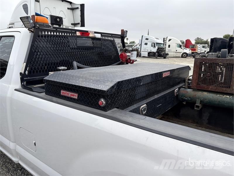 Ford F-250 4x2 Extended Cab Pickup Outro