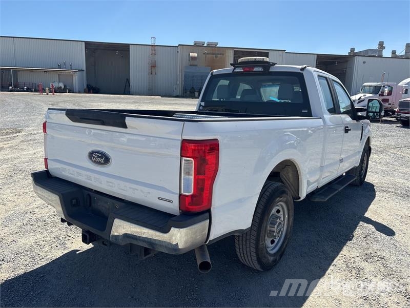 Ford F-250 4x2 Extended Cab Pickup その他
