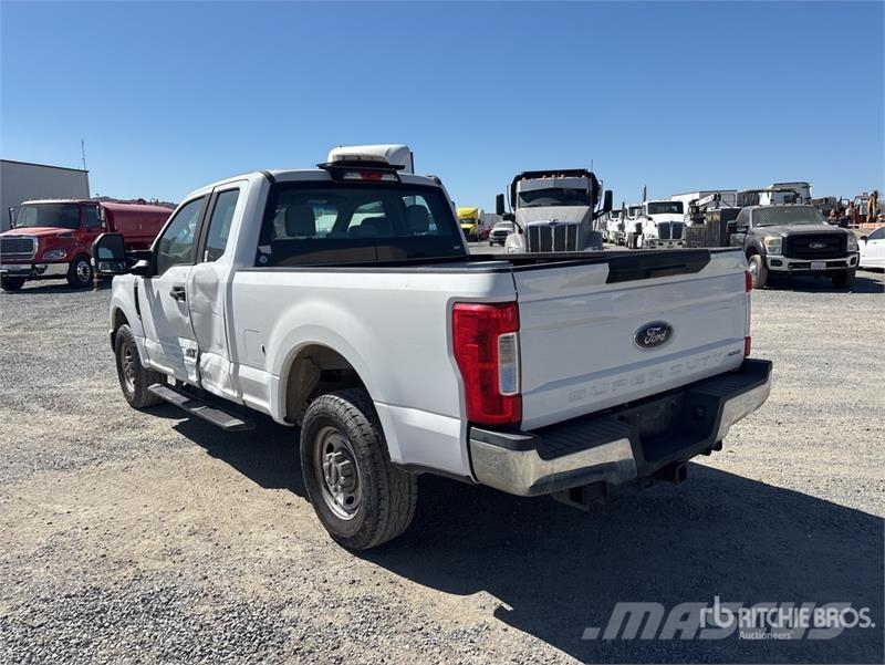 Ford F-250 4x2 Extended Cab Pickup その他