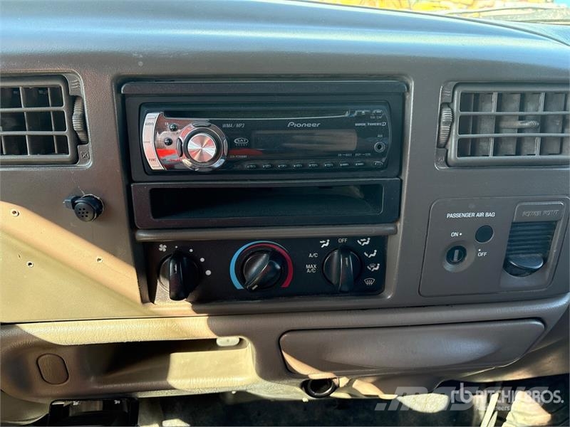Ford F-250 4x2 Extended Cab Pickup Drugi