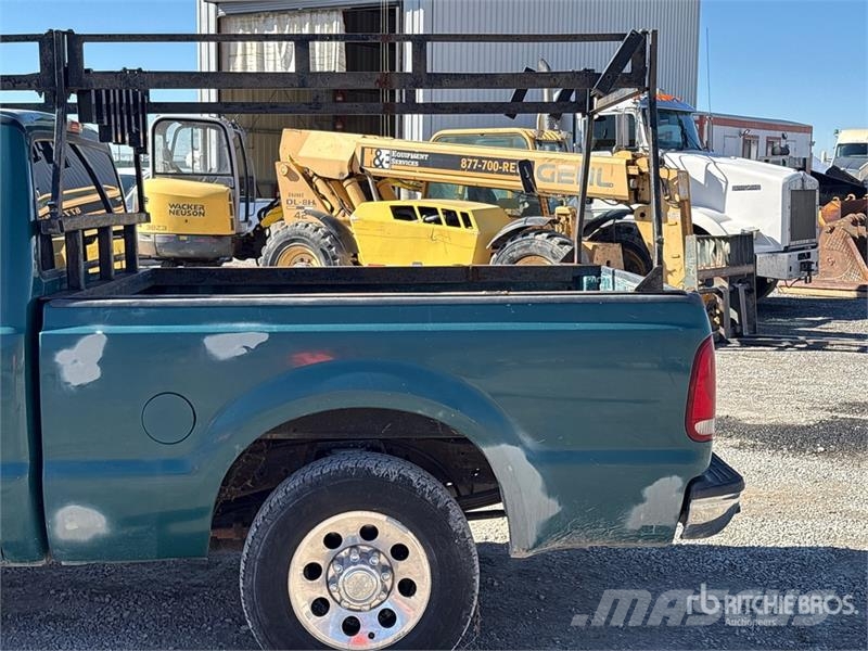 Ford F-250 4x2 Extended Cab Pickup Drugi