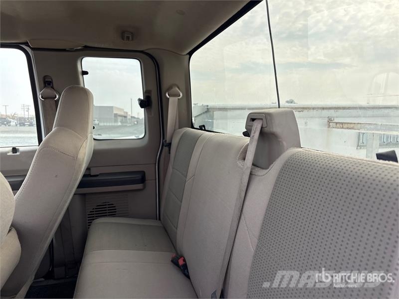 Ford F-250 4x2 Extended Cab Utility Truck شاحنات خفيفة/مفصلية الجوانب